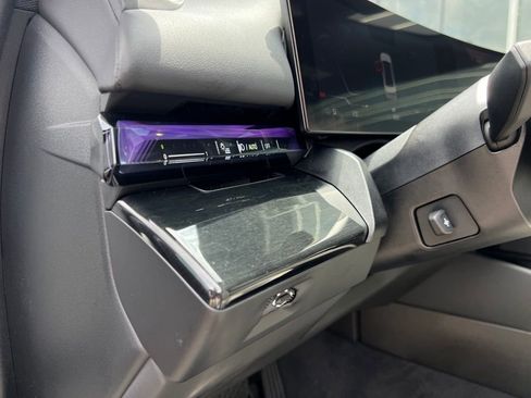 Used 2024 BMW i5 eDrive40i w/ Convenience Package image 40