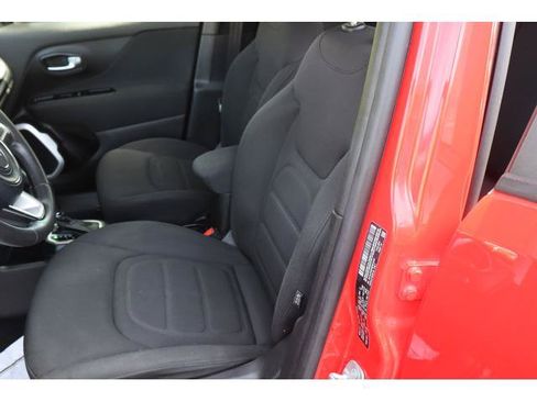 Used 2021 Jeep Renegade Latitude AWD/4WD image 19