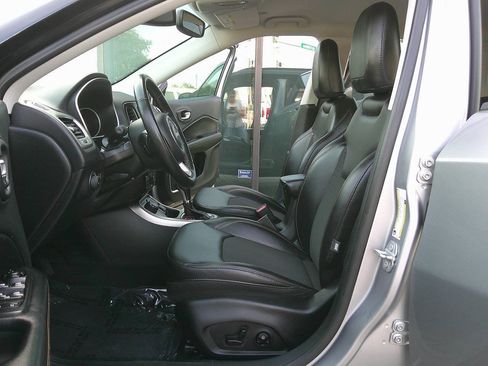 Used 2019 Jeep Compass Latitude w/ Popular Equipment Group AWD/4WD image 9