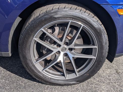 Used 2023 Porsche Macan Turbo image 9