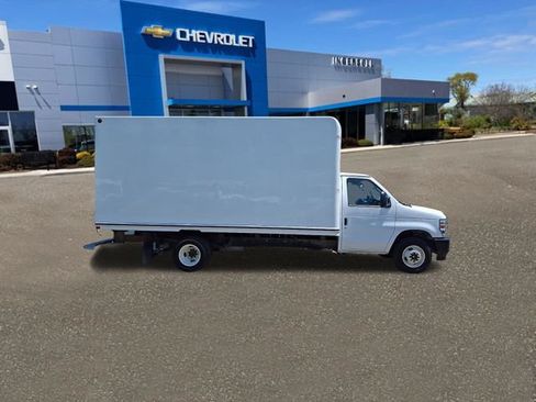 Used 2024 Ford E-450 and Econoline 450 Super Duty RWD image 26