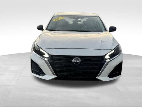 Used 2024 Nissan Altima 2.5 SV image 2
