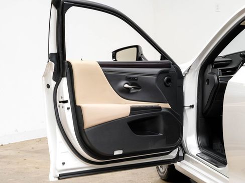 Used 2019 Lexus ES 350 w/ Premium Package image 38