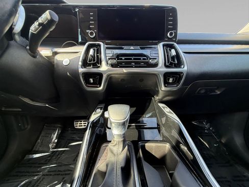 Used 2022 Kia Sorento SX image 11