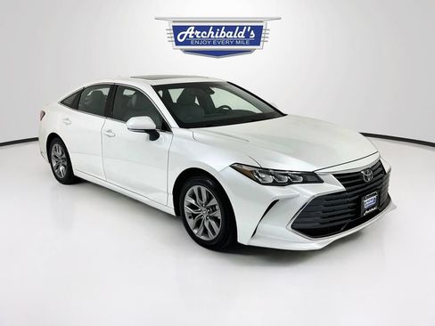 Used 2022 Toyota Avalon XLE w/ Moonroof Package FWD image 1