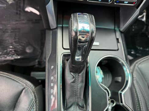 Used 2017 Ford Explorer Limited w/ Equipment Group 301A FWD image 18