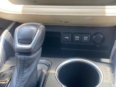 Used 2020 Toyota Highlander XLE FWD image 26