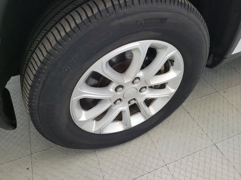 Used 2022 Jeep Grand Cherokee Laredo E w/ Security & Convenience Group image 31