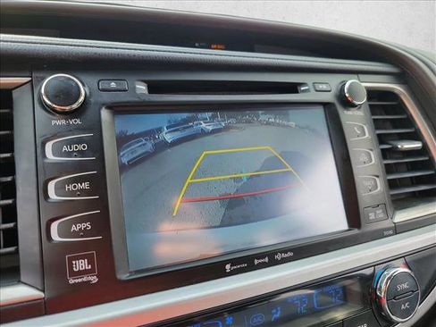 Used 2017 Toyota Highlander Limited image 14