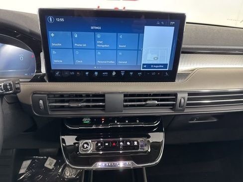 New 2026 Lincoln Corsair Premiere image 11