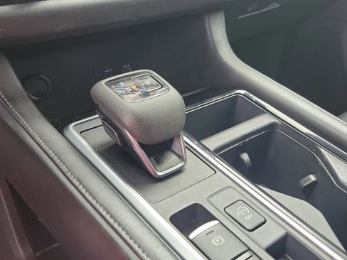 Used 2025 Nissan Pathfinder SV image 36