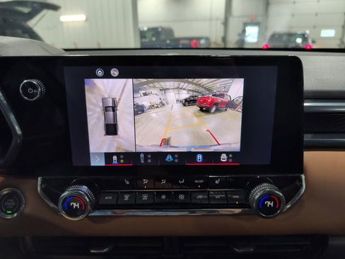 Used 2023 GMC Canyon AT4 w/ Technology Package AWD/4WD image 11