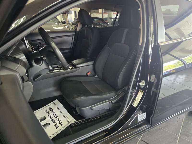 Used 2025 Nissan Sentra SV w/ All-Weather Package FWD image 9