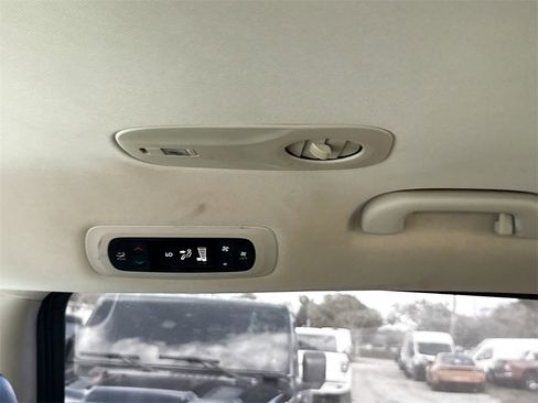 Used 2021 Chrysler Voyager Lxi image 27