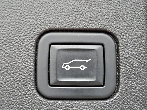 Certified 2022 Chevrolet Equinox RS w/ RS Leather Package image 31