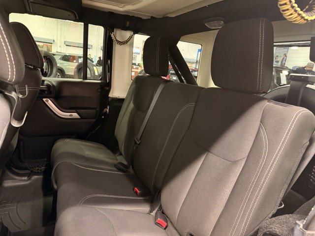 Used 2015 Jeep Wrangler Unlimited Sahara w/ Connectivity Group AWD/4WD image 22