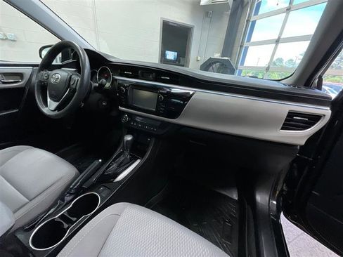 Used 2016 Toyota Corolla LE FWD image 29