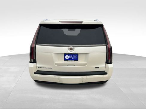 Used 2015 Cadillac Escalade Premium image 5