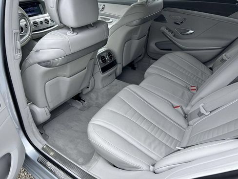 Used 2017 Mercedes-Benz S 550 Sedan image 18