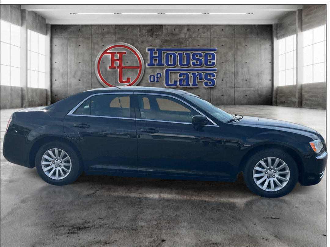 Used 2014 Chrysler 300 w/ Driver Convenience Group RWD image 4