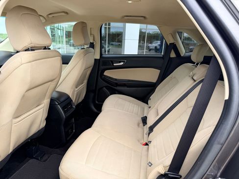 Used 2020 Ford Edge SE w/ Cargo Accessory Package FWD image 12