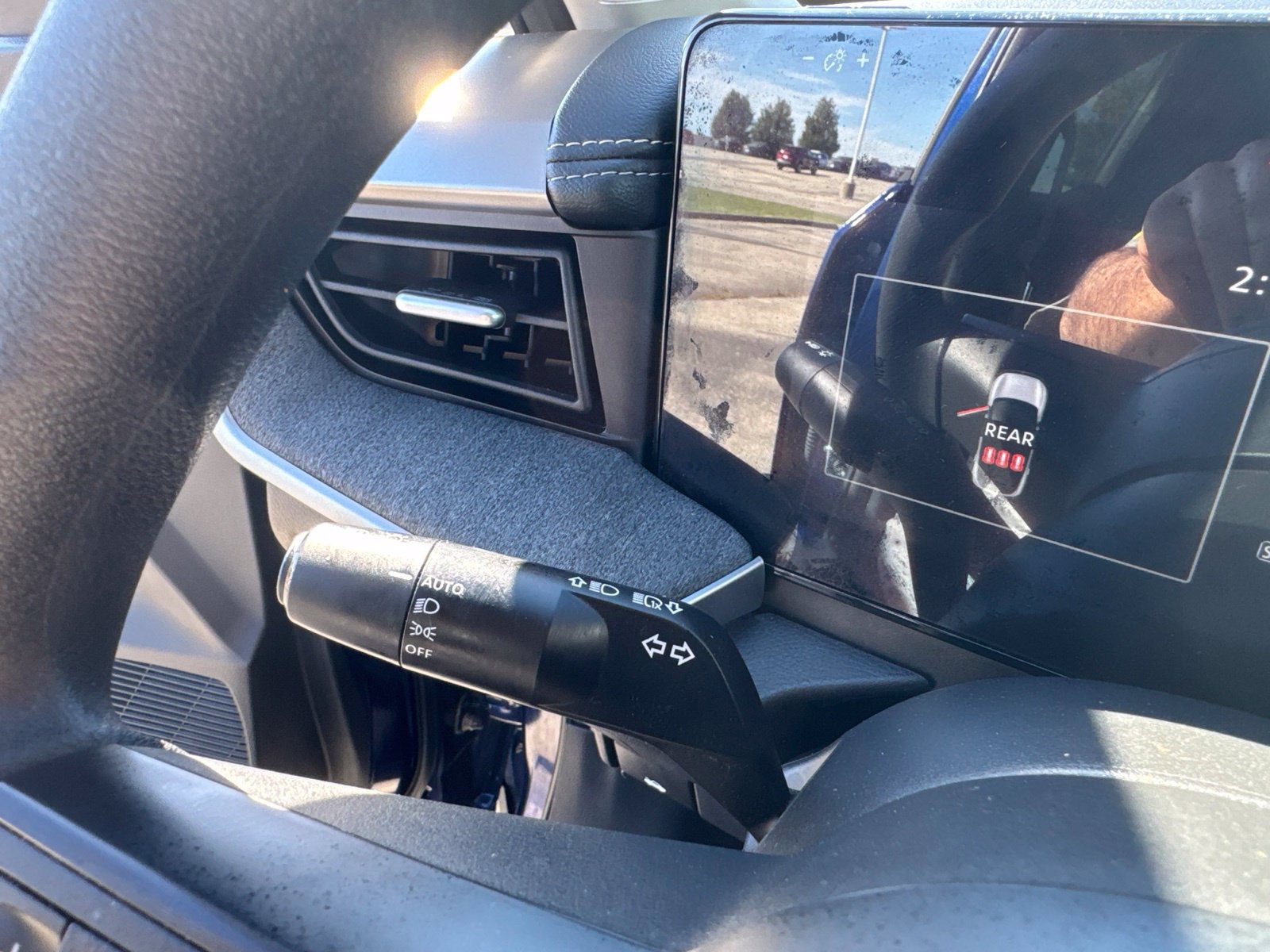 Used 2025 Nissan Kicks SV AWD/4WD image 17