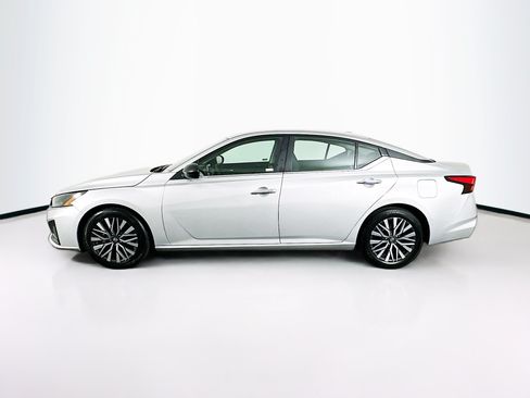 Used 2025 Nissan Altima 2.5 SV FWD image 4
