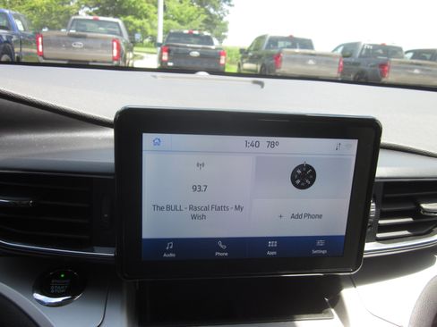 Used 2020 Ford Explorer XLT w/ Equipment Group 202A AWD/4WD image 19