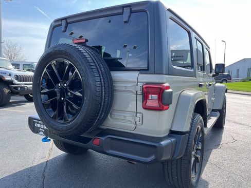 Used 2022 Jeep Wrangler Unlimited Sahara w/ Cold Weather Group AWD/4WD image 44