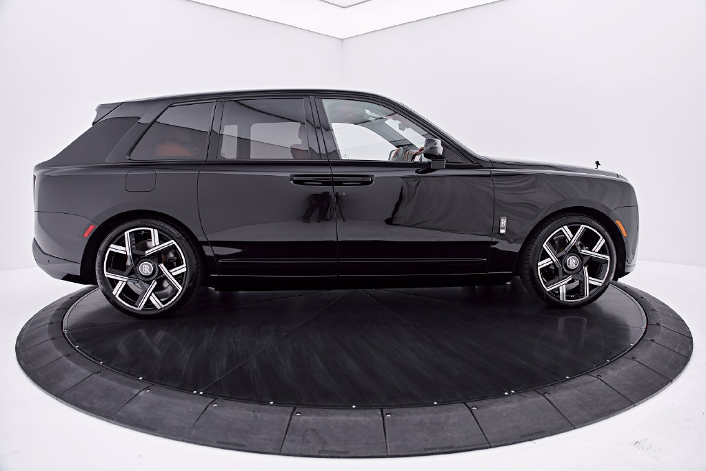 Used 2026 Rolls-Royce Cullinan Black Badge AWD/4WD image 16
