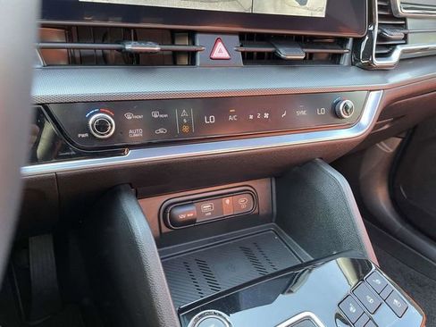 Used 2025 Kia Sportage SX image 31