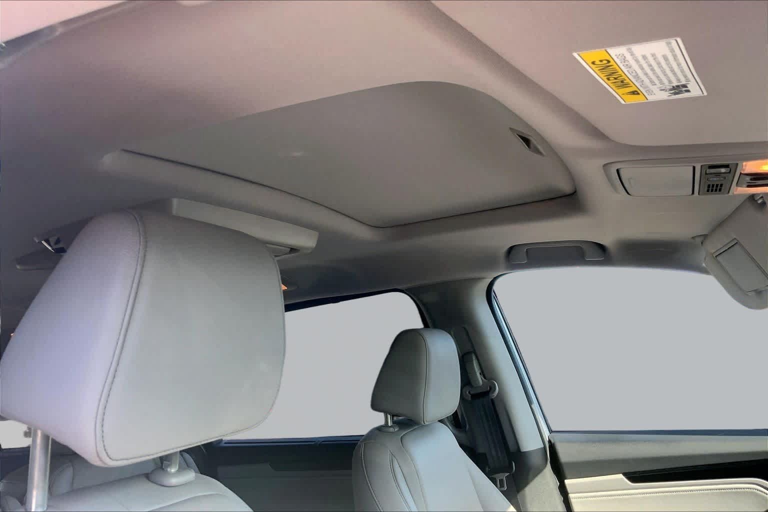 Used 2023 Honda Odyssey Touring image 14