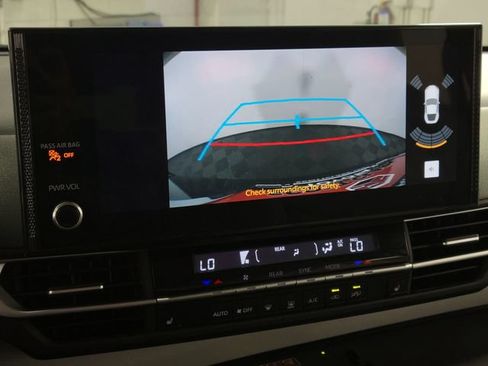 Used 2025 Toyota Sienna XLE FWD image 21