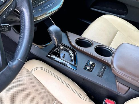Used 2018 Toyota Avalon Limited FWD image 17