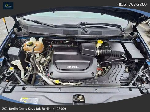 Used 2018 Chrysler Pacifica Touring-L image 34