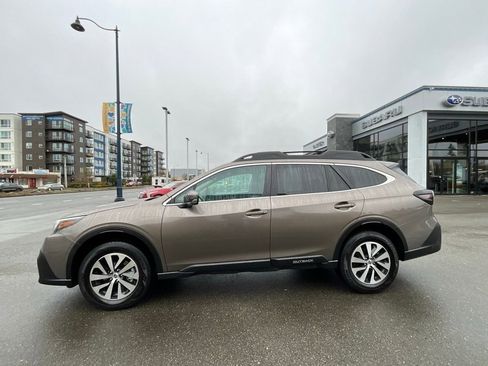 Used 2022 Subaru Outback Premium image 5