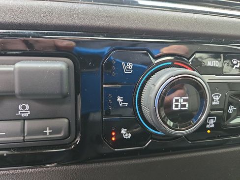 Used 2025 Chevrolet Silverado 2500 ZR2 w/ Technology Package image 24