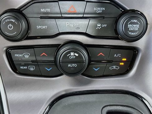 Used 2022 Dodge Challenger GT RWD image 18