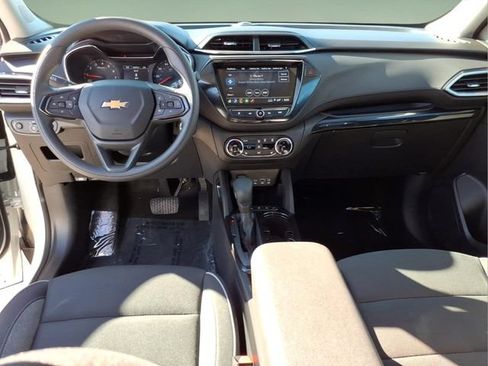 Used 2023 Chevrolet TrailBlazer LT w/ Convenience Package AWD/4WD image 13