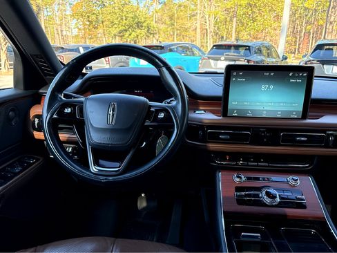 Used 2023 Lincoln Aviator Reserve w/ Equipment Group 201A image 4