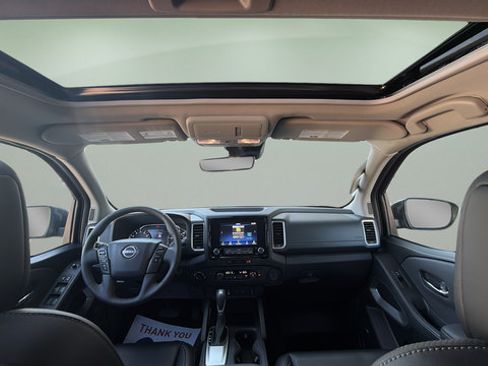 Used 2024 Nissan Frontier SL w/ Technology Package AWD/4WD image 11