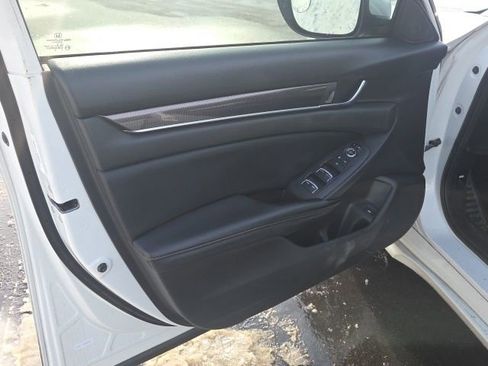 Used 2018 Honda Accord Sport image 23