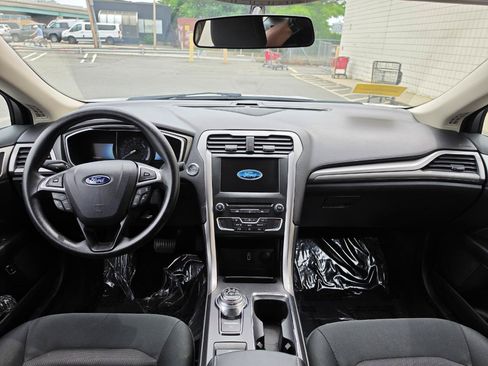 Used 2017 Ford Fusion SE FWD image 15