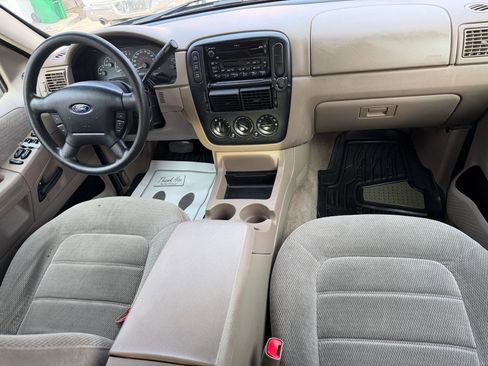 Used 2002 Ford Explorer XLT image 12