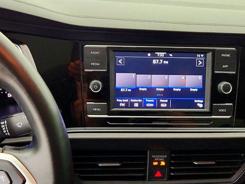 Used 2022 Volkswagen Jetta SE FWD image 19