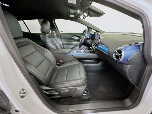 Used 2024 Chevrolet Equinox EV LT FWD image 30