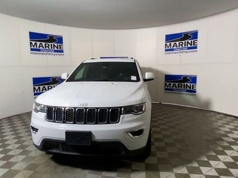 Used 2019 Jeep Grand Cherokee Laredo AWD/4WD image 5