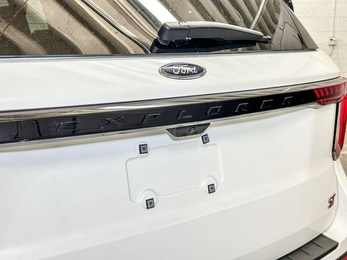 Certified 2025 Ford Explorer ST AWD/4WD image 15