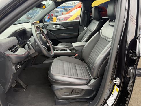 Used 2025 Ford Explorer ST-Line w/ ST-Line Street Pack AWD/4WD image 14