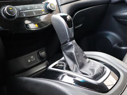 Used 2020 Nissan Rogue S FWD image 49